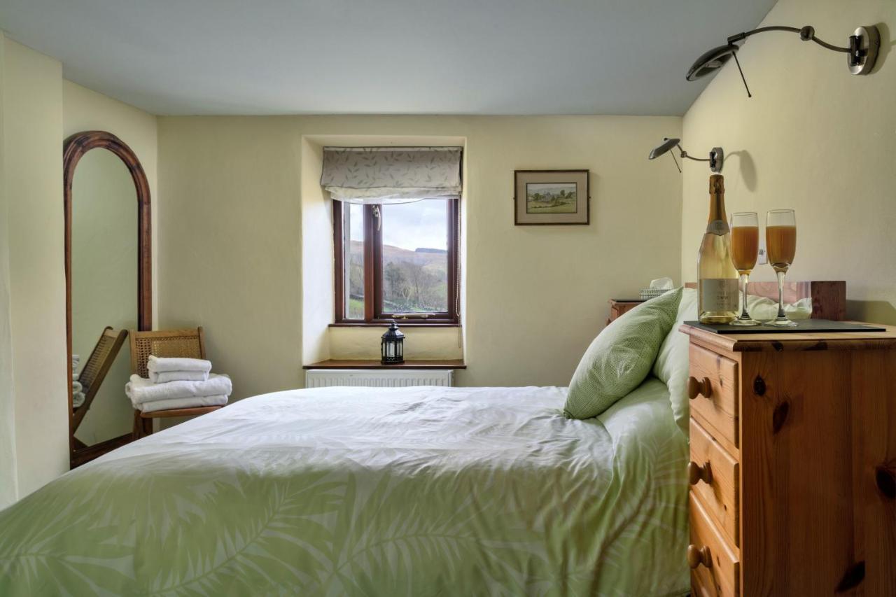 Finest Retreats - Dolwar